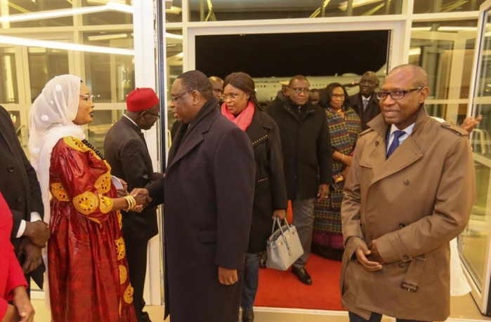 Visite du Président Macky Sall à Paris: Un bain de foule impressionnant à son accueil, l’opposition s’efface (images) Visite du Président Macky Sall à Paris: Un bain de foule impressionnant à son accueil, l’opposition s’efface (images)