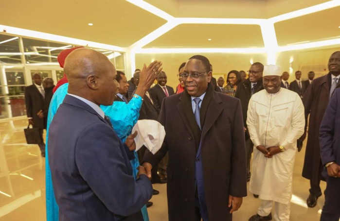 Visite du Président Macky Sall à Paris: Un bain de foule impressionnant à son accueil, l’opposition s’efface (images) Visite du Président Macky Sall à Paris: Un bain de foule impressionnant à son accueil, l’opposition s’efface (images)