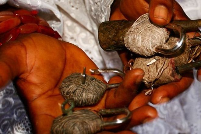Touba : Un faux marabout alpagué après avoir envoûté, hypnotisé et violé 9 femmes mariées Touba : Un faux marabout alpagué après avoir envoûté, hypnotisé et violé 9 femmes mariées