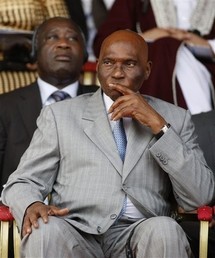 ABDOULAYE WADE CANDIDAT DU PDS : «Je vais me présenter en 2012 et je vais les battre » ABDOULAYE WADE CANDIDAT DU PDS : «Je vais me présenter en 2012 et je vais les battre »