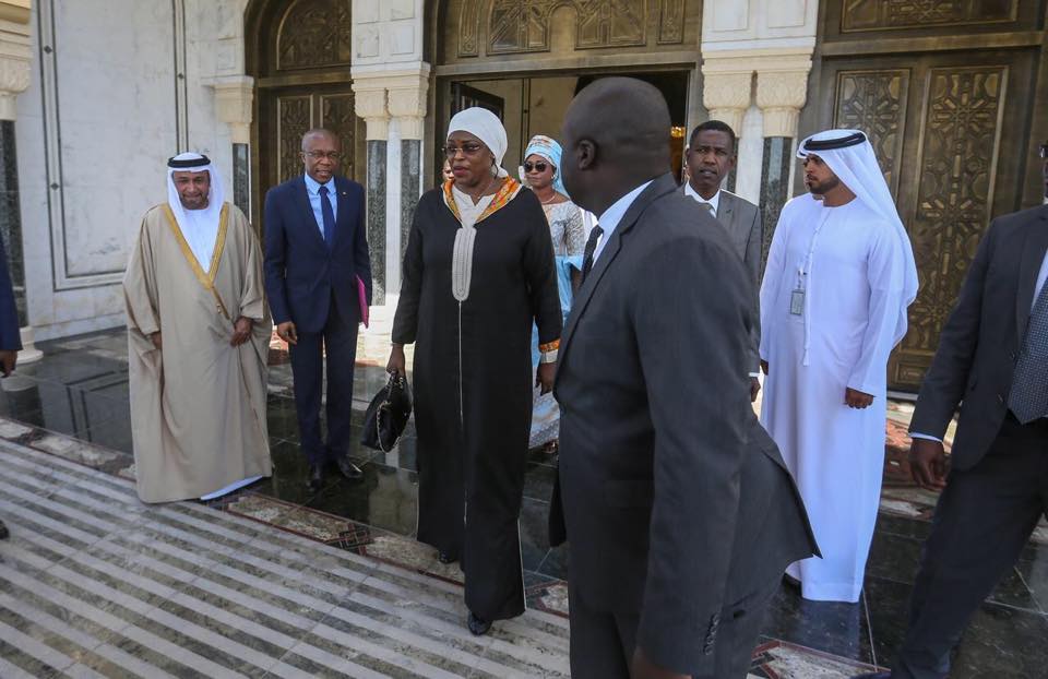 Émirats Arabes Unis : Macky et Marième Faye Sall se posent à Abu Dhabi Émirats Arabes Unis : Macky et Marième Faye Sall se posent à Abu Dhabi