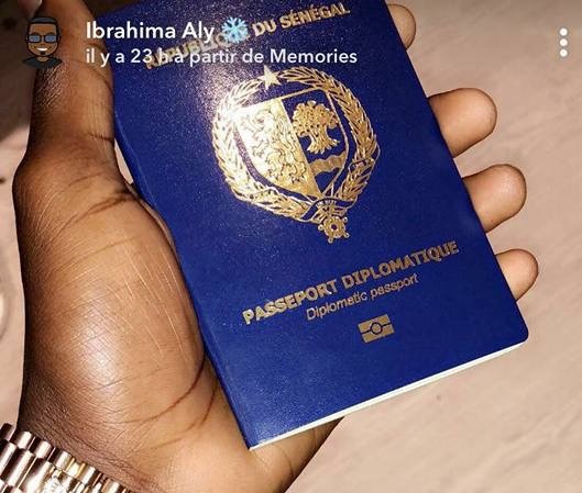 Passeports diplomatiques: des noms de personnes traquées divulgués Passeports diplomatiques: des noms de personnes traquées divulgués