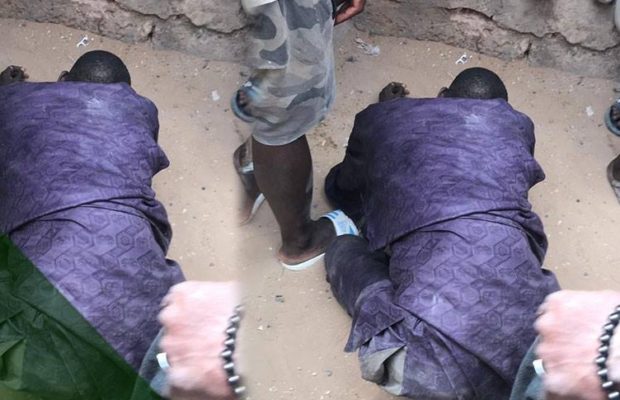 POUR MEURTRE, LES 5 DISCIPLES D’UN MARABOUT CONDAMNES A 8 ANS DE TRAVAUX FORCES EN APPEL : Ils avaient déshabillé, ligoté, versé de l’eau chaude et lynché à mort un voleur POUR MEURTRE, LES 5 DISCIPLES D’UN MARABOUT CONDAMNES A 8 ANS DE TRAVAUX FORCES EN APPEL : Ils avaient déshabillé, ligoté, versé de l’eau chaude et lynché à mort un voleur