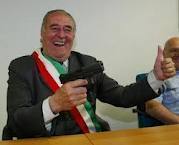 Giancarlo Gentilini, ex maire de Trevise. « Habiller les immigrés en lapins pour que les chasseurs puissent s’entraîner » Giancarlo Gentilini, ex maire de Trevise. « Habiller les immigrés en lapins pour que les chasseurs puissent s’entraîner »