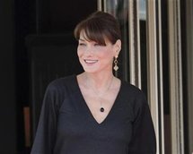 Polémique autour d'une campagne parrainée par Carla Bruni Polémique autour d'une campagne parrainée par Carla Bruni