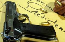 Incident au Méridien : Le fils de Baba Diao brandit une arme contre le chauffeur de Me Augustin Senghor Incident au Méridien : Le fils de Baba Diao brandit une arme contre le chauffeur de Me Augustin Senghor