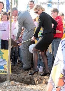 Princesse Maxima : Quelques sourires dans une semaine de deuil... Princesse Maxima : Quelques sourires dans une semaine de deuil...