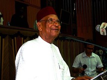 Scrutin du 25 Mars : Amadou Mahtar Mbow félicite les sénégalais Scrutin du 25 Mars : Amadou Mahtar Mbow félicite les sénégalais