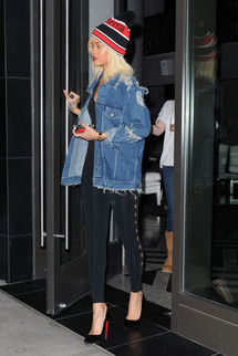 Rihanna : Elle répond au sujet de sa relation avec Ashton Kutcher ! Rihanna : Elle répond au sujet de sa relation avec Ashton Kutcher !