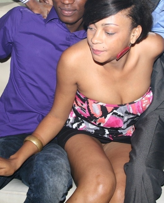 Adja Ndoye se plait-elle dans ses tenues "out sex"? Adja Ndoye se plait-elle dans ses tenues "out sex"?