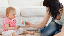 Faut-il forcément jouer avec son bébé ? Faut-il forcément jouer avec son bébé ?