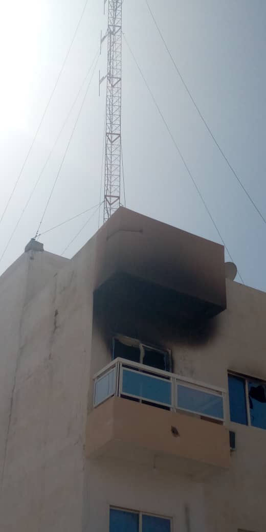 Médina Baye: La radio Baye fm prend feu (photos) Médina Baye: La radio Baye fm prend feu (photos)