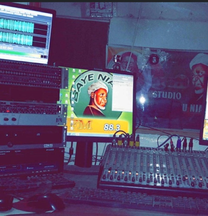 Médina Baye: La radio Baye fm prend feu (photos) Médina Baye: La radio Baye fm prend feu (photos)
