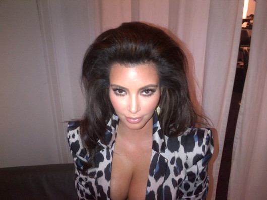 Photo : Khloé Kardashian dévoile les généreuses courbes de Kim Photo : Khloé Kardashian dévoile les généreuses courbes de Kim