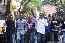 Le Sénégal : Une jeunesse dangereuse pour l’avenir du pays ? Le Sénégal : Une jeunesse dangereuse pour l’avenir du pays ?