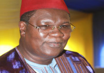 Ousmane Ngom et les maliens. Ousmane Ngom et les maliens.