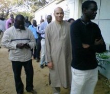 Législatives 2012 : Karim Wade parmi les premiers à avoir voté Législatives 2012 : Karim Wade parmi les premiers à avoir voté