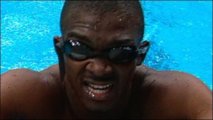 Moussambani, le nageur qui s'est presque noyé aux JO (vidéo) Moussambani, le nageur qui s'est presque noyé aux JO (vidéo)