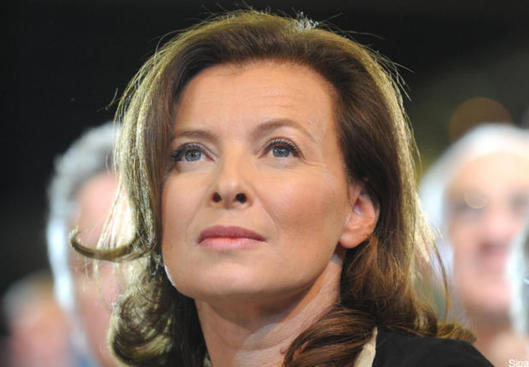 Valérie Trierweiler, première Compagne de France, se remet à tweeter Valérie Trierweiler, première Compagne de France, se remet à tweeter