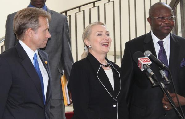 Hillary Clinton évoque une large gamme de sujets avec Macky Sall Hillary Clinton évoque une large gamme de sujets avec Macky Sall