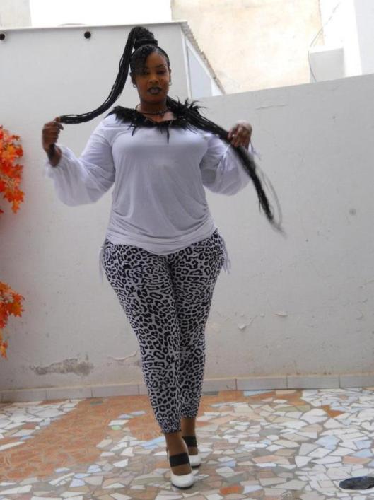 Adji la soeur d'Arame Thioye: Même forme physique impressionnante avec sa grande soeur! Adji la soeur d'Arame Thioye: Même forme physique impressionnante avec sa grande soeur!