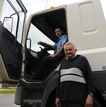 Ils vont parcourir 7 000 km en camion jusqu'à Dakar pour une action humanitaire ! Ils vont parcourir 7 000 km en camion jusqu'à Dakar pour une action humanitaire !