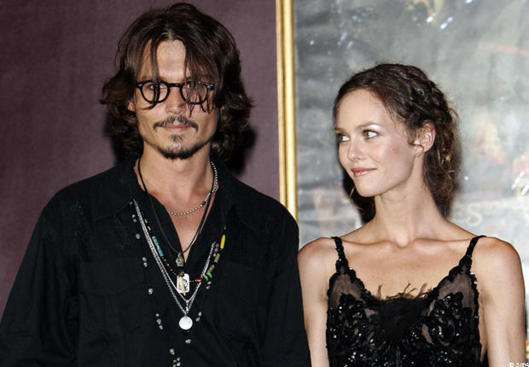 Johnny Depp offre une villa somptueuse à Vanessa Paradis Johnny Depp offre une villa somptueuse à Vanessa Paradis