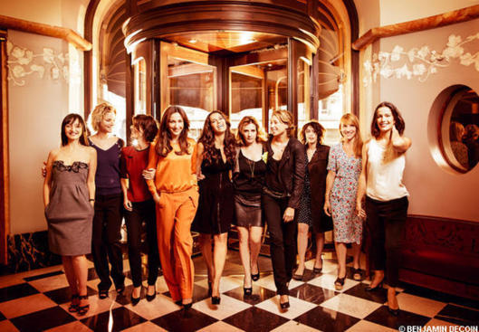 Zoé Félix, Irène Jacob et leurs copines chantent Paris Zoé Félix, Irène Jacob et leurs copines chantent Paris
