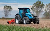 La publication du document de la politique de mécanisation agricole. La publication du document de la politique de mécanisation agricole.