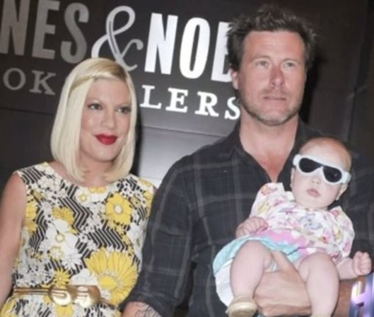 Tori Spelling montre son bébé Tori Spelling montre son bébé