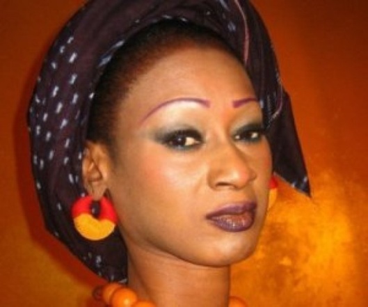 Mariatou Cissokho, chanteuse: "J'ai eu à me marier plusieur fois, dou bene dou niarr" Mariatou Cissokho, chanteuse: "J'ai eu à me marier plusieur fois, dou bene dou niarr"