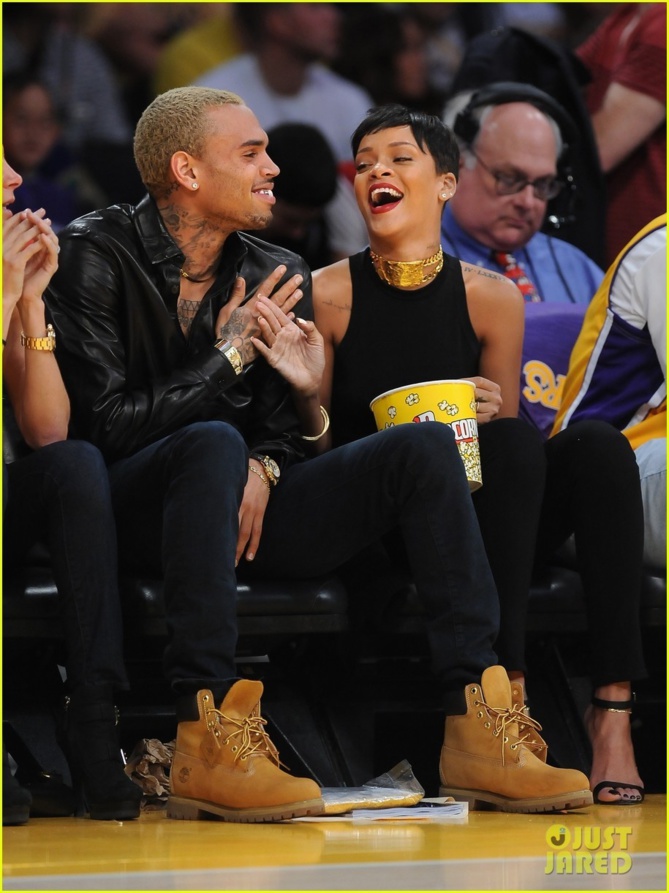 Rihanna et Chris Brown : Ils officialisent enfin leur amour au grand jour ! Photos Rihanna et Chris Brown : Ils officialisent enfin leur amour au grand jour ! Photos