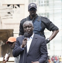 Nécrologie: Vieux Sandiery Diop, fidèle garde du corps de Idrissa Seck a perdu son père Nécrologie: Vieux Sandiery Diop, fidèle garde du corps de Idrissa Seck a perdu son père