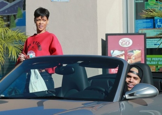 Rihanna : sa réconciliation avec Chris Brown divise ses proches ! Rihanna : sa réconciliation avec Chris Brown divise ses proches !