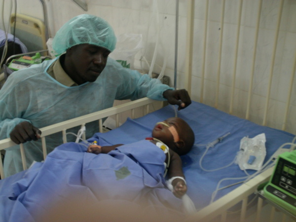 Bébé Adama enfin opéré: L'Association Ndimbel Jaboot aide familiale vous remercie Bébé Adama enfin opéré: L'Association Ndimbel Jaboot aide familiale vous remercie