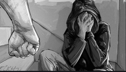Cité Aliou Sow: Il égorge sa femme avec l'aide de son fils, en la laissant pour morte mais... Cité Aliou Sow: Il égorge sa femme avec l'aide de son fils, en la laissant pour morte mais...