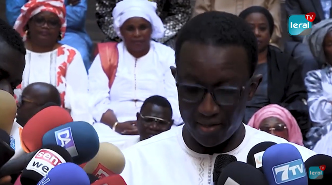 Politique : La coalition BBY de Dakar remet 540 632 parrains au président Macky Sall Politique : La coalition BBY de Dakar remet 540 632 parrains au président Macky Sall