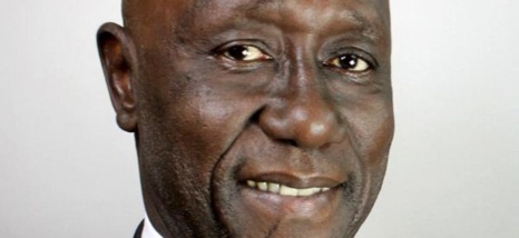 Pierre Sané discute avec les associations Dimbeli Jaboot et des Capverdiennes du Sénégal Pierre Sané discute avec les associations Dimbeli Jaboot et des Capverdiennes du Sénégal