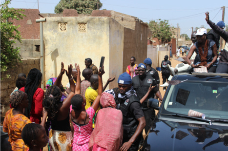 Locales - La grande caravane de la coalition Benno Bokk Yakaar, présidée par le Ministre Oumar Gueye continue dans le département de Rufisque Locales - La grande caravane de la coalition Benno Bokk Yakaar, présidée par le Ministre Oumar Gueye continue dans le département de Rufisque