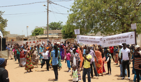 Locales - La grande caravane de la coalition Benno Bokk Yakaar, présidée par le Ministre Oumar Gueye continue dans le département de Rufisque Locales - La grande caravane de la coalition Benno Bokk Yakaar, présidée par le Ministre Oumar Gueye continue dans le département de Rufisque