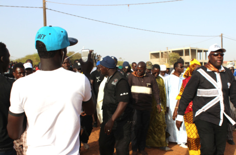 Locales - La grande caravane de la coalition Benno Bokk Yakaar, présidée par le Ministre Oumar Gueye continue dans le département de Rufisque Locales - La grande caravane de la coalition Benno Bokk Yakaar, présidée par le Ministre Oumar Gueye continue dans le département de Rufisque