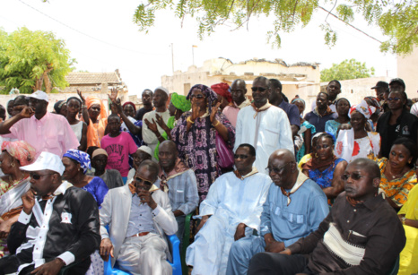 Locales - La grande caravane de la coalition Benno Bokk Yakaar, présidée par le Ministre Oumar Gueye continue dans le département de Rufisque Locales - La grande caravane de la coalition Benno Bokk Yakaar, présidée par le Ministre Oumar Gueye continue dans le département de Rufisque