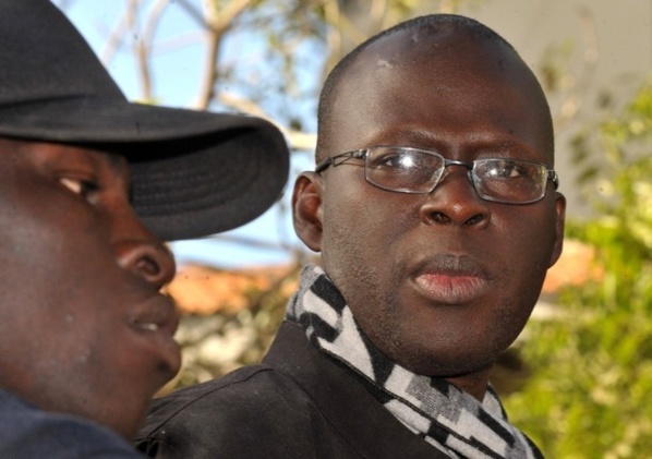 Pour la censure de son film "bilan" Cheikh Bamba Diéye tacle Macky Sall et Mansour Faye : "même tout seul je pèse plus lourd qu’eux…" Pour la censure de son film "bilan" Cheikh Bamba Diéye tacle Macky Sall et Mansour Faye : "même tout seul je pèse plus lourd qu’eux…"
