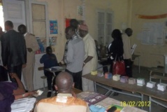 Dakar : à Colobane 2, l’absence d’un président de bureau suscite la colère des électeurs Dakar : à Colobane 2, l’absence d’un président de bureau suscite la colère des électeurs