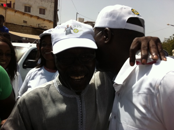 Pierre Sané et Khalifa Sall se donnent l'accolade Pierre Sané et Khalifa Sall se donnent l'accolade