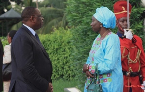 Pourquoi Macky devrait "caresser" Mimi dans le sens du poil ? Pourquoi Macky devrait "caresser" Mimi dans le sens du poil ?
