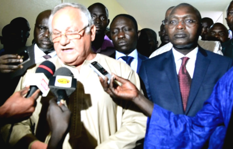 Ali Haidar a passé le témoin à Oumar Gueye,nouveau Ministre de la pêche et de l'Economie Maritime Ali Haidar a passé le témoin à Oumar Gueye,nouveau Ministre de la pêche et de l'Economie Maritime