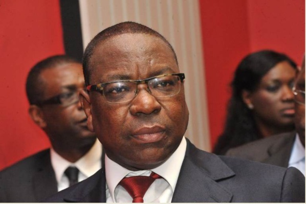 Mankeur Ndiaye se fait l'avocat de Macky: "D'où vient l'argent de Samuel Sarr?" Mankeur Ndiaye se fait l'avocat de Macky: "D'où vient l'argent de Samuel Sarr?"