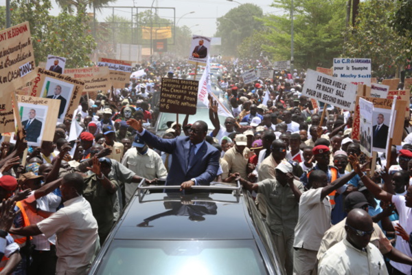 Mobilisation pour l'inauguration du Centre de conférence de Diamniadio : Les 20 millions de Macky Sall divisent les "Apéristes" de Rufisque Mobilisation pour l'inauguration du Centre de conférence de Diamniadio : Les 20 millions de Macky Sall divisent les "Apéristes" de Rufisque