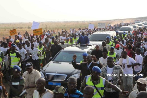 Le président Sall inaugure la cuvette de Ngalenka et le pont de Ndioum Le président Sall inaugure la cuvette de Ngalenka et le pont de Ndioum